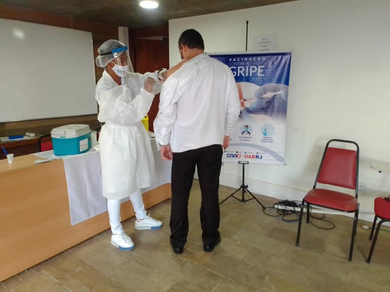 Campanha de vacinação contra a gripe HIN1 em Macaé