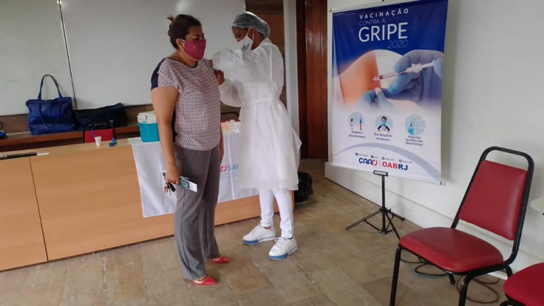 Campanha de vacinação contra a gripe HIN1 em Macaé