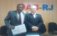 OAB Cabo Frio: Presidente da 15a Subseção é homenageado com Diploma de Honra ao Mérito em sessão de entrega de carteiras profissionais